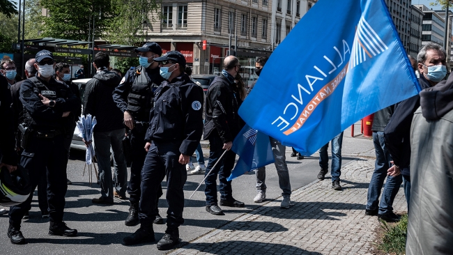 Fransa'da bu kez polisler sokağa indi