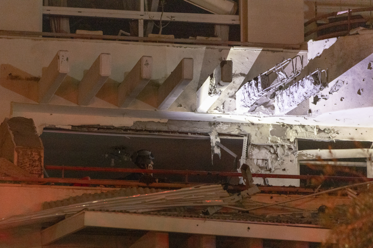 Tel Aviv yakınlarına düşen füze parçası yangına neden oldu