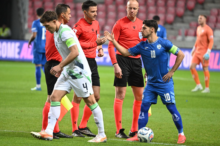 İrlandalı futbolcular katil İsrail'i protesto etti
