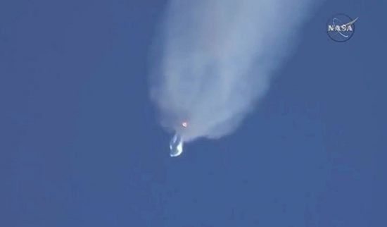 Falcon 9 havada infilak ederek parçalara ayrıldı