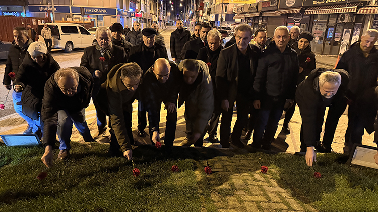 Depremlerde hayatını kaybedenler anıldı