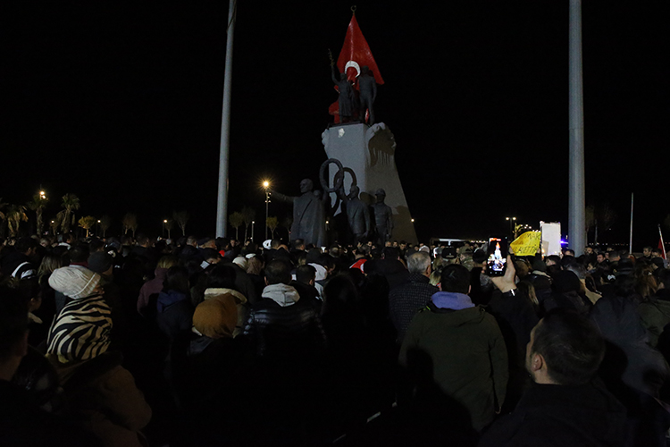 Depremlerde hayatını kaybedenler anıldı