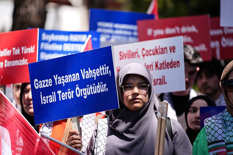 Üniversitelilerden İsrail'in Gazze'ye yönelik saldırılarını protesto