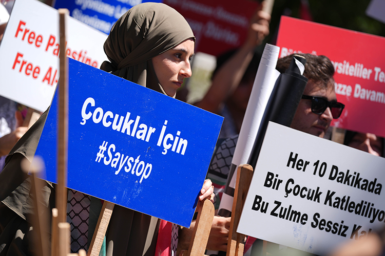 Üniversitelilerden İsrail'in Gazze'ye yönelik saldırılarına protesto