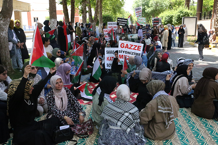 Üniversitelilerden İsrail'in Gazze'ye yönelik saldırılarına protesto