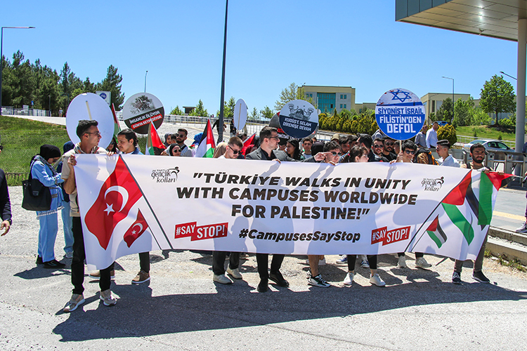 Üniversitelilerden İsrail'in Gazze'ye yönelik saldırılarına protesto