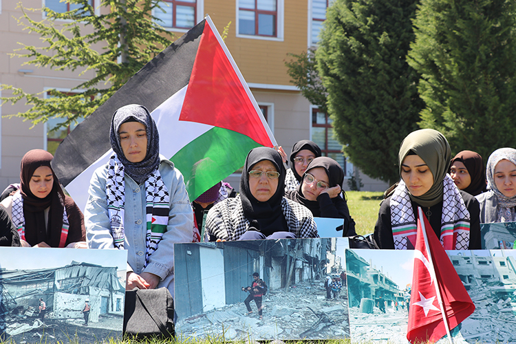 Üniversitelilerden İsrail'in Gazze'ye yönelik saldırılarına protesto