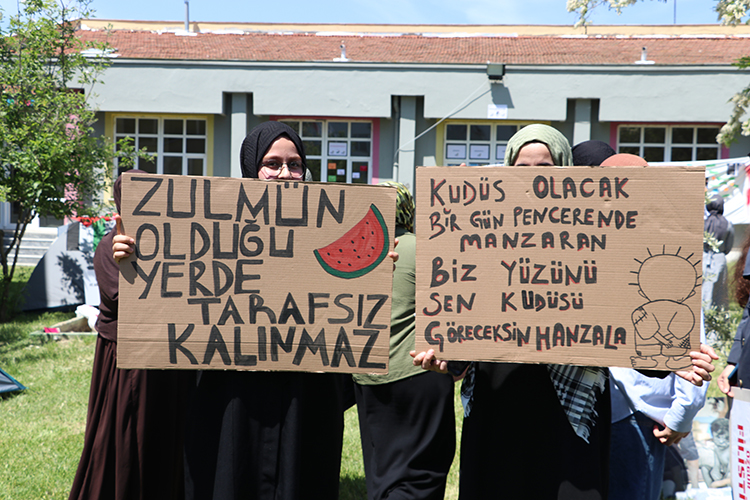 Üniversitelilerden İsrail'in Gazze'ye yönelik saldırılarına protesto