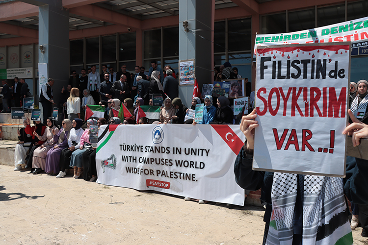 Üniversitelilerden İsrail'in Gazze'ye yönelik saldırılarına protesto