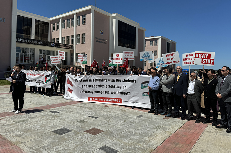 Üniversitelilerden İsrail'in Gazze'ye yönelik saldırılarına protesto