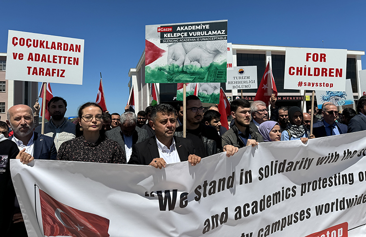 Üniversitelilerden İsrail'in Gazze'ye yönelik saldırılarına protesto