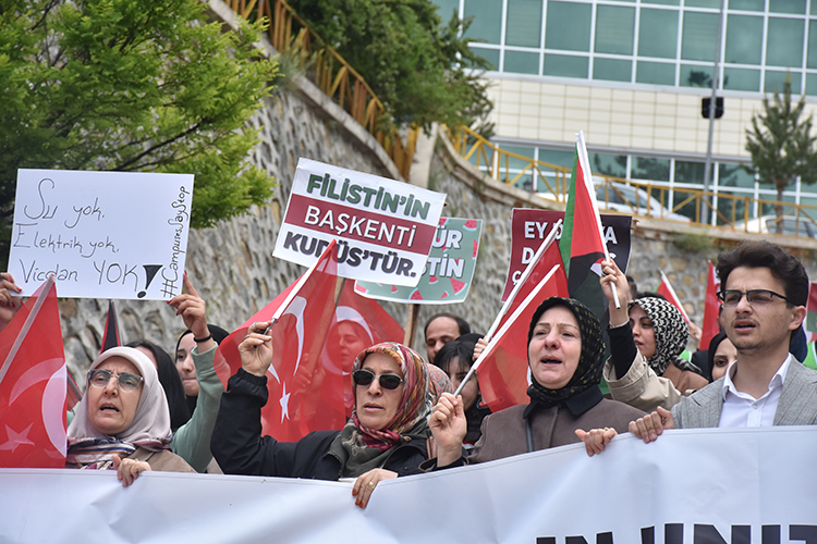 Üniversitelilerden İsrail'in Gazze'ye yönelik saldırılarına protesto