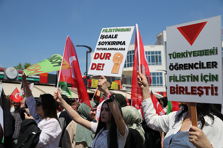 Üniversitelilerden İsrail'in Gazze'ye yönelik saldırılarına protesto