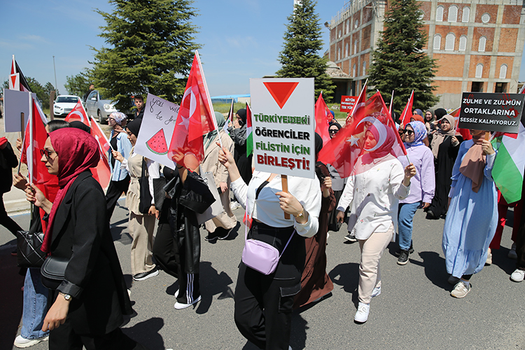 Üniversitelilerden İsrail'in Gazze'ye yönelik saldırılarına protesto