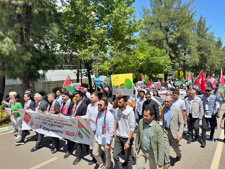 Üniversitelilerden İsrail'in Gazze'ye yönelik saldırılarına protesto