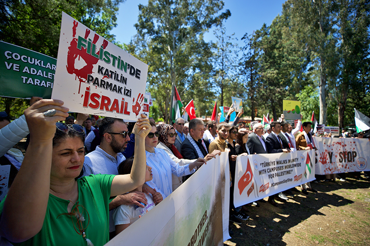 Üniversitelilerden İsrail'in Gazze'ye yönelik saldırılarını protesto