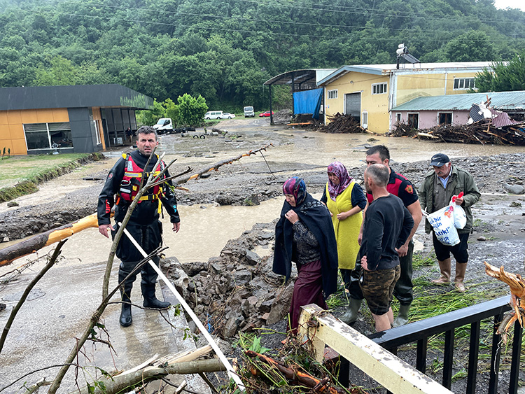 Orta ve Doğu Karadeniz için "turuncu" uyarı: Kuvvetli yağışa dikkat