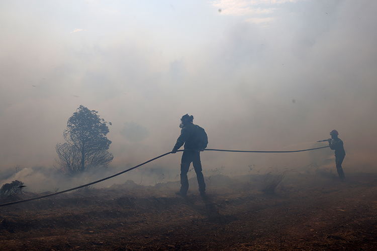 Yunanistan'daki yangının dumanı İtalya ve Malta'ya ulaştı