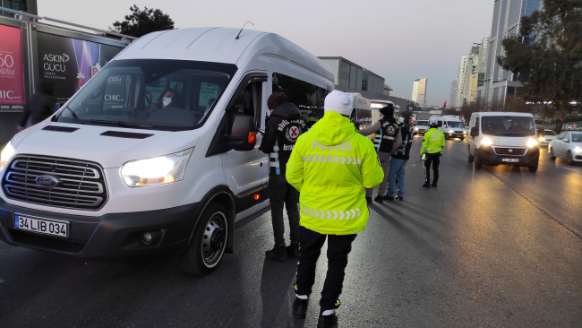 İstanbul'da servis denetimi: Belgeleri olmayan sürücülere ceza kesildi