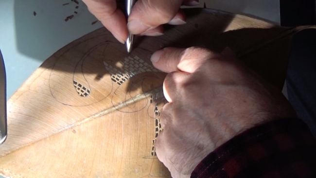 Mustafa Er 21 yıldır bitki yapraklarını sanat eserlerine çeviriyor