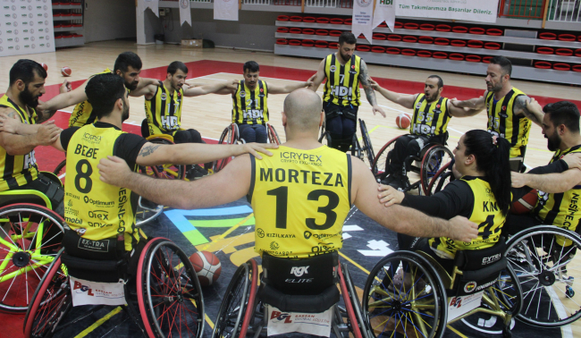 Fenerbahçe Tekerlekli Sandalye Basketbol Takımı ilk sezonda zirveye çıktı