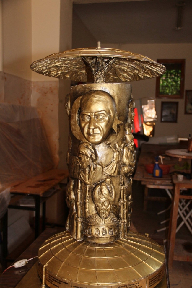 Türk büyüklerinin hepsi tek bir rölyefte