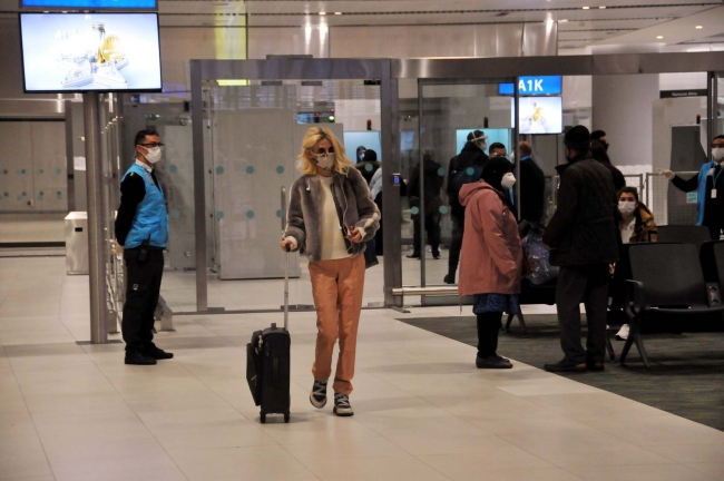 İngiltere'den İstanbul'a gelen yolculara test yapıldı