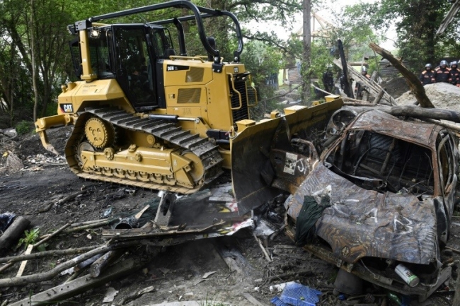 Fransız polisinden eylemcilere ikinci tahliye girişimi