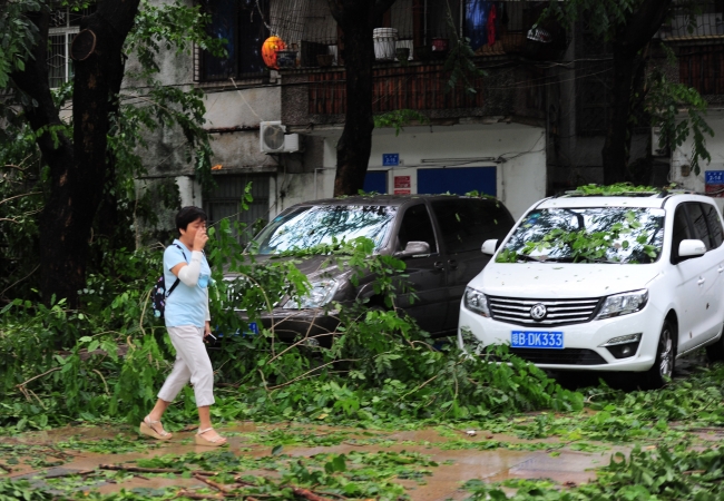 Jongdari tayfunu Çin'i vurdu