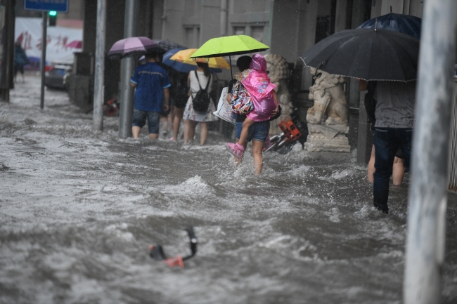 Rumbia tayfunu Çin'in doğu kıyılarını vurdu