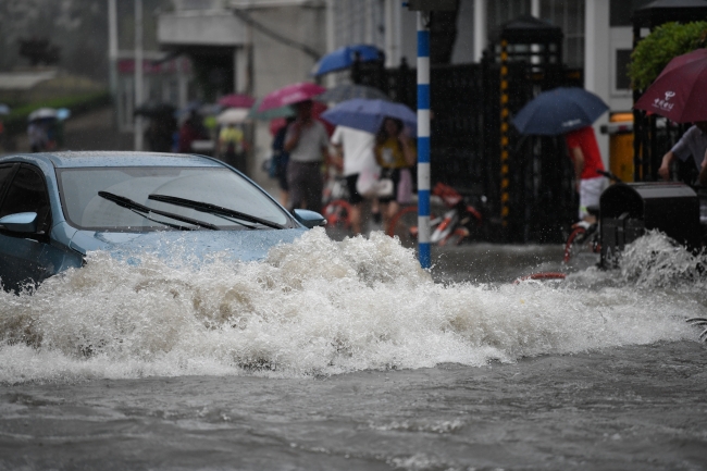 Rumbia tayfunu Çin'in doğu kıyılarını vurdu