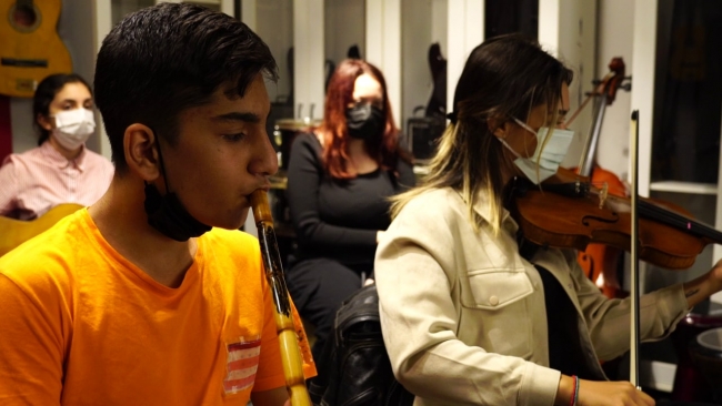 Bu kütüphanede kitap değil enstrüman var