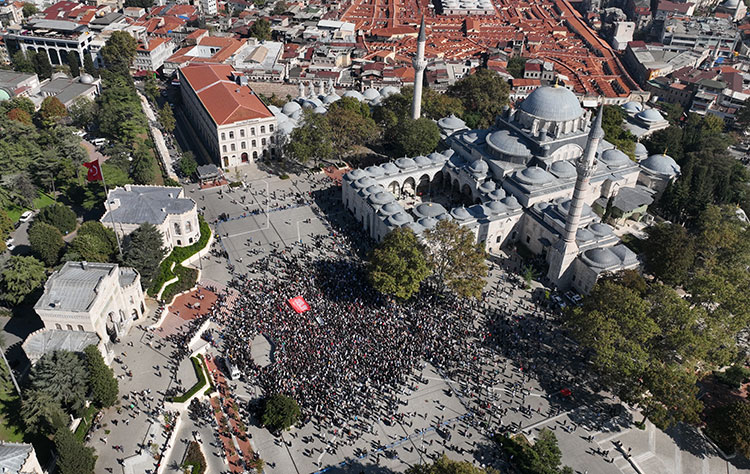 Filistin'de hayatını kaybedenler için gıyabi cenaze namazı kılındı