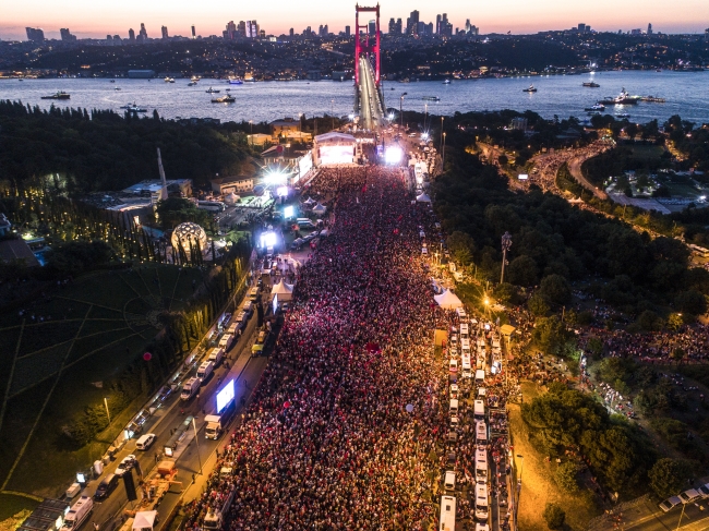 15 Temmuz Şehitler Köprüsü'nde insan seli
