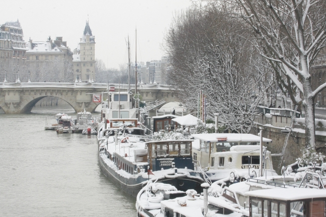 Avrupa'nın batısı kara kışa teslim oldu