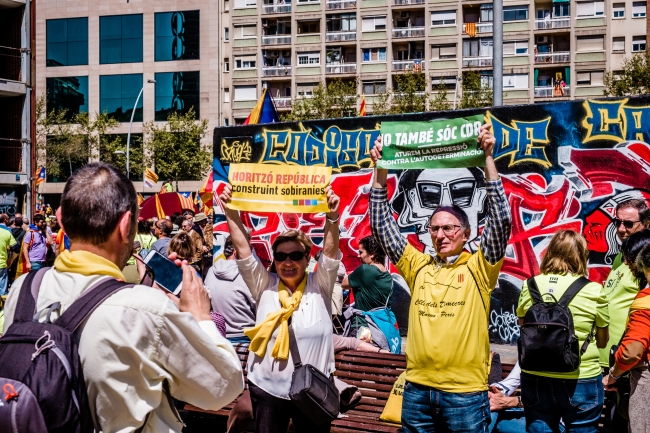 Barselona'da 300 bin kişi Katalonya için sokağa döküldü