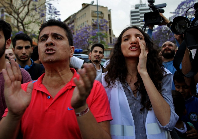 Beyrut sokakları seçim sonrası karıştı