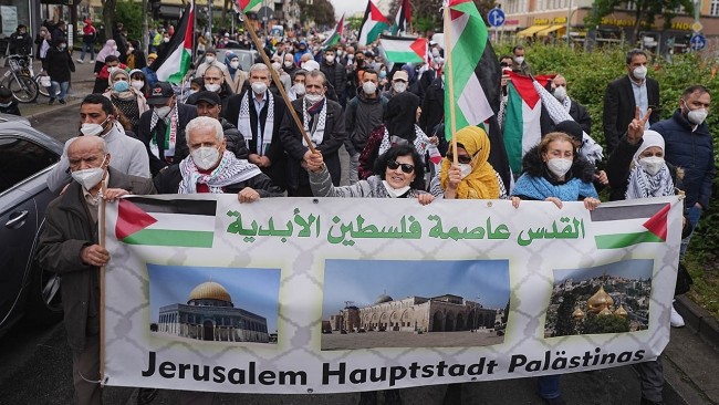 Berlin'de binlerce kişi İsrail'in saldırılarını protesto etti