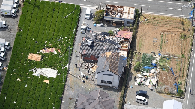 Japonya'da kasırga yıktı geçti