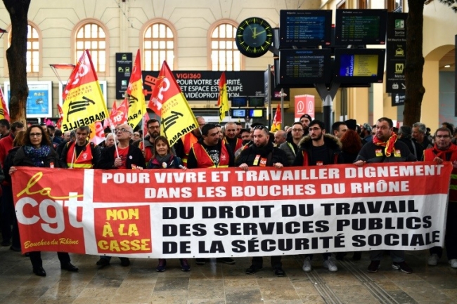 Fransa'daki grev üniversitelere de sıçradı