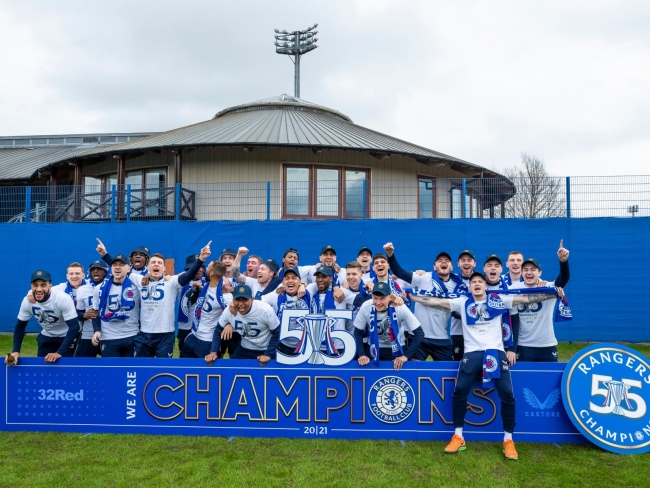 Gerrard, Rangers'ın şampiyonluk hasretine son verdi