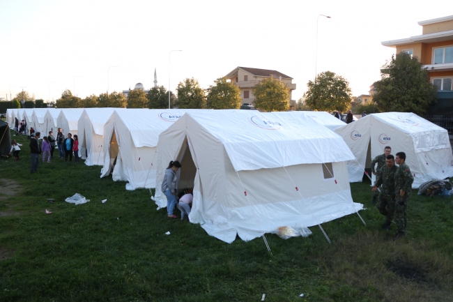 Türkiye'nin yardım uçağı Arnavutluk'ta