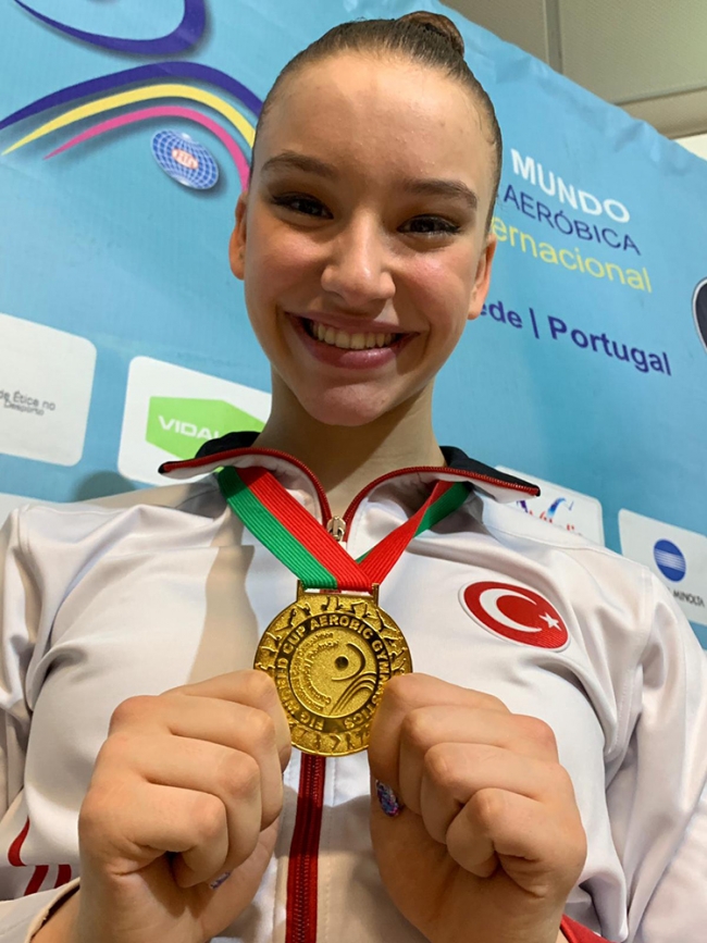 Milli cimnastikçi Onbaşı altın madalya kazandı