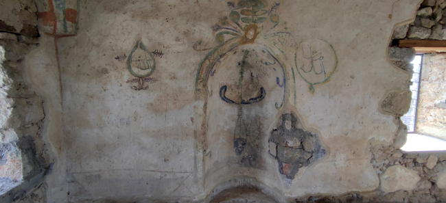Tarihi caminin içindeki yazılar temizlendi