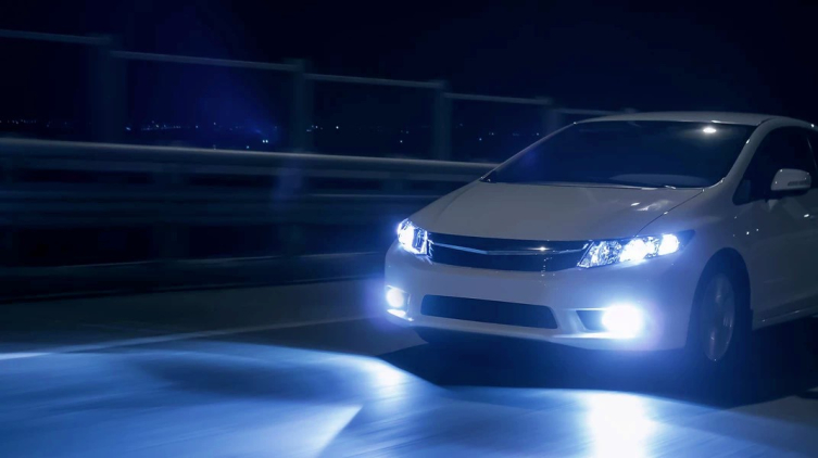 Açık havalarda bile sis farlarını açan sürücü sayısı maalesef hızla artıyor.