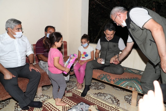 Hatay'da 2 gün önce başlayan orman yangını sürüyor