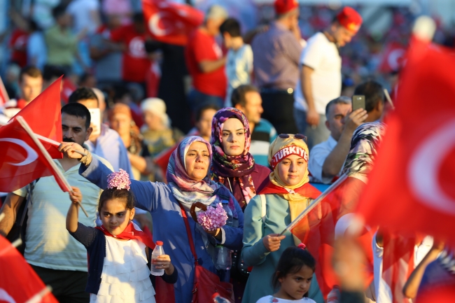 15 Temmuz Şehitler Köprüsü'nde insan seli