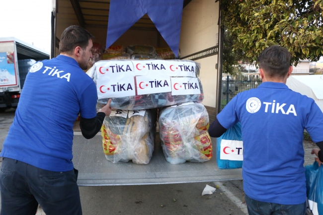 Türkiye'nin yardım uçağı Arnavutluk'ta