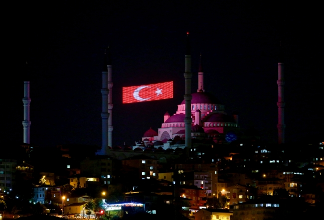 15 Temmuz Şehitler Köprüsü'nde insan seli