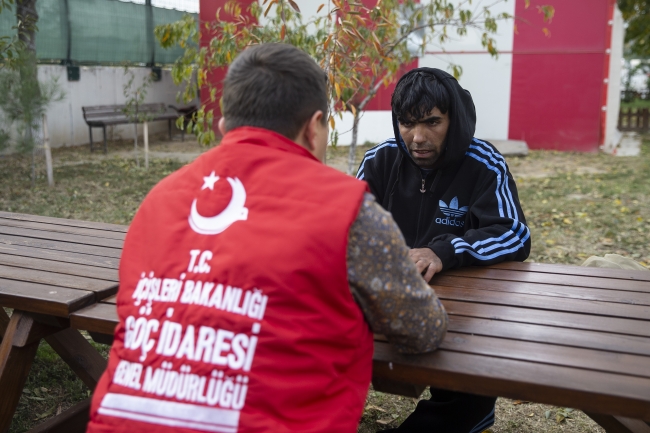 Yunanistan'ın zorla gönderdiği düzensiz göçmenler yaşadıklarını anlattı
